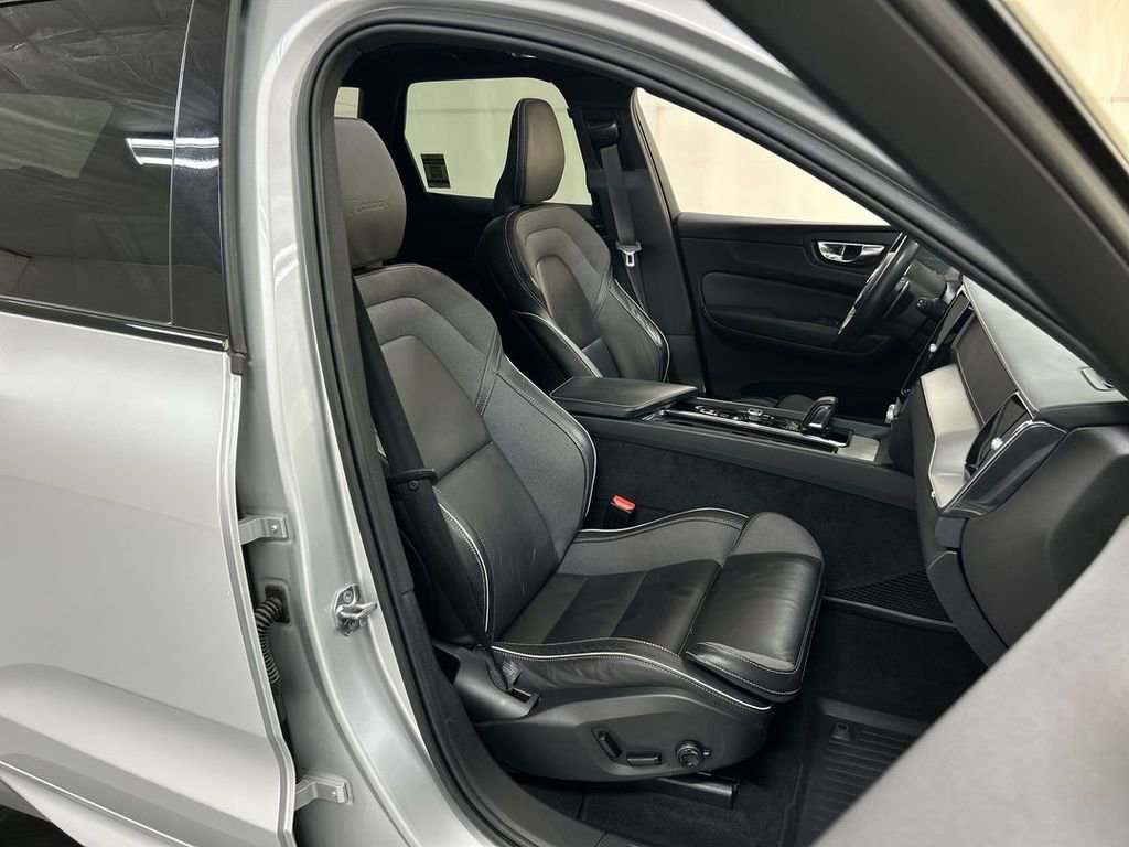Used 2020 Volvo XC60 T8 R-Design w/ Protection Package Premier image 23