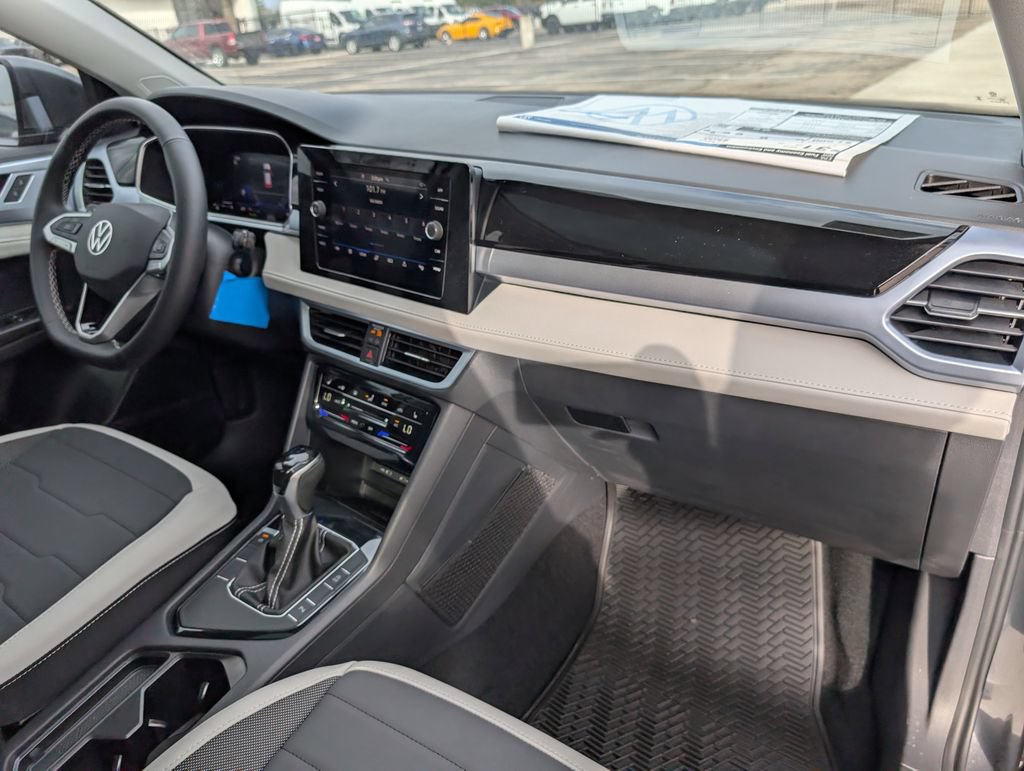 New 2026 Volkswagen Taos SE FWD image 30