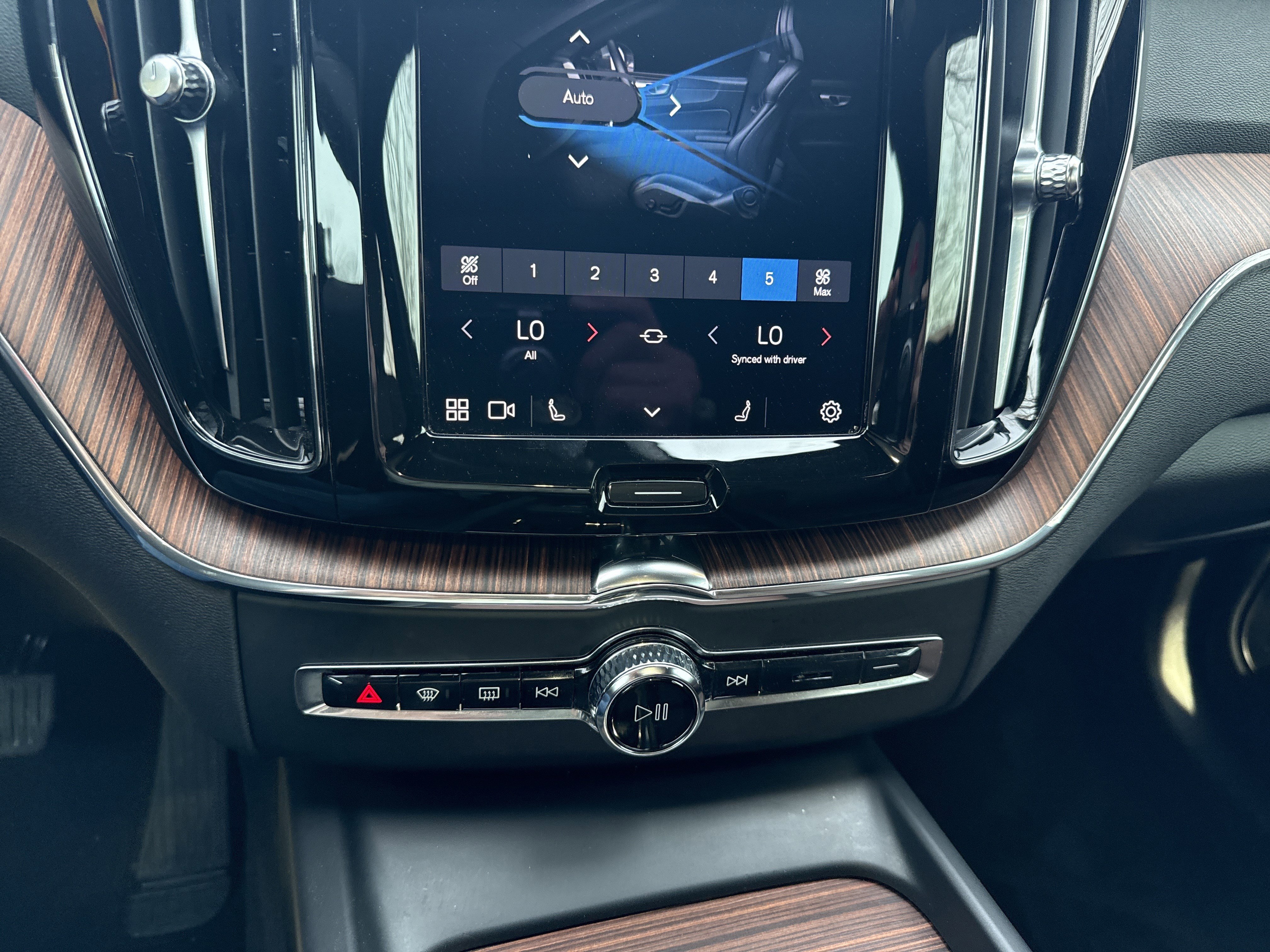 Used 2024 Volvo XC60 B5 Plus AWD/4WD image 29