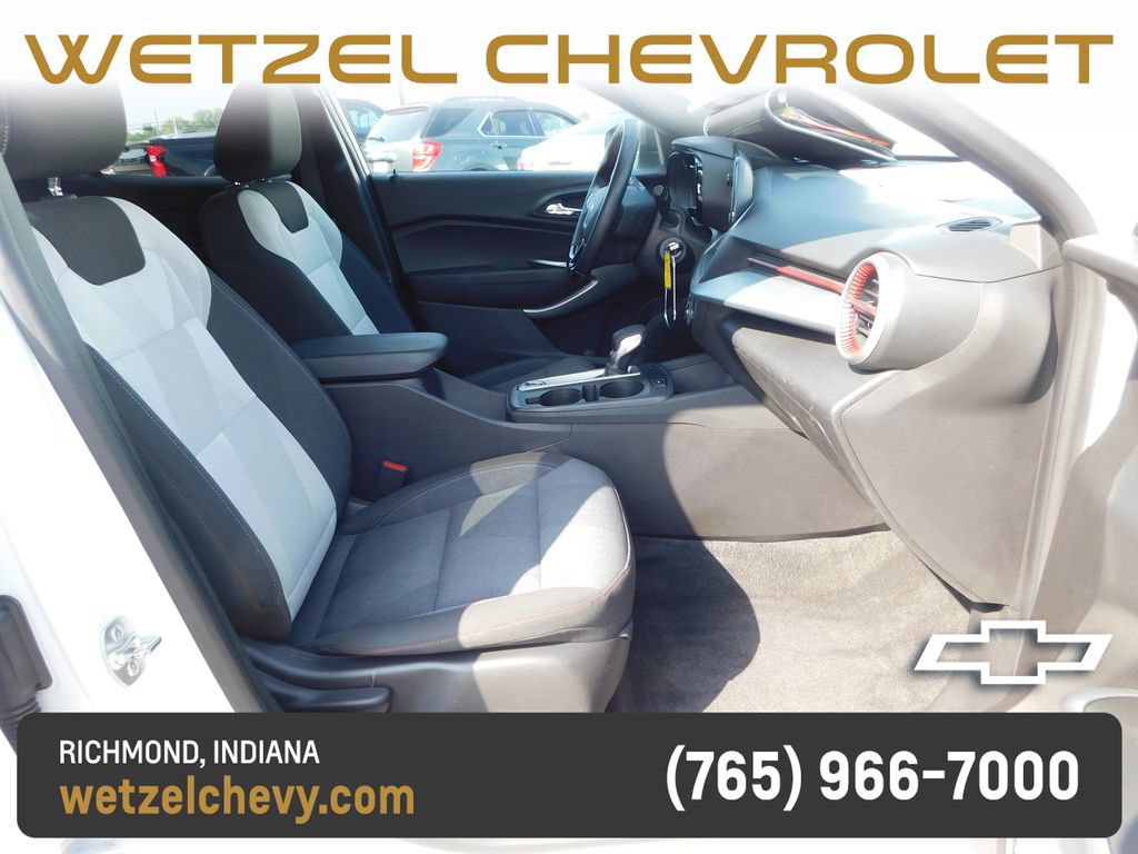Used 2024 Chevrolet Trax RS FWD image 16