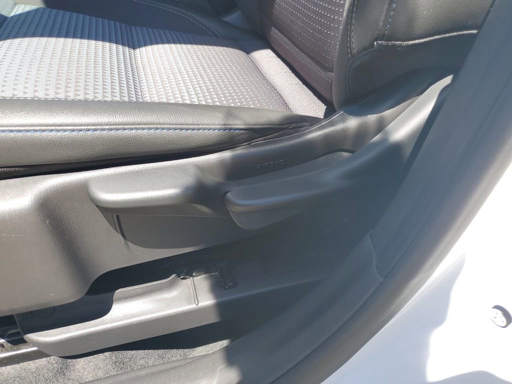 Used 2025 Chevrolet Trax LT FWD image 22