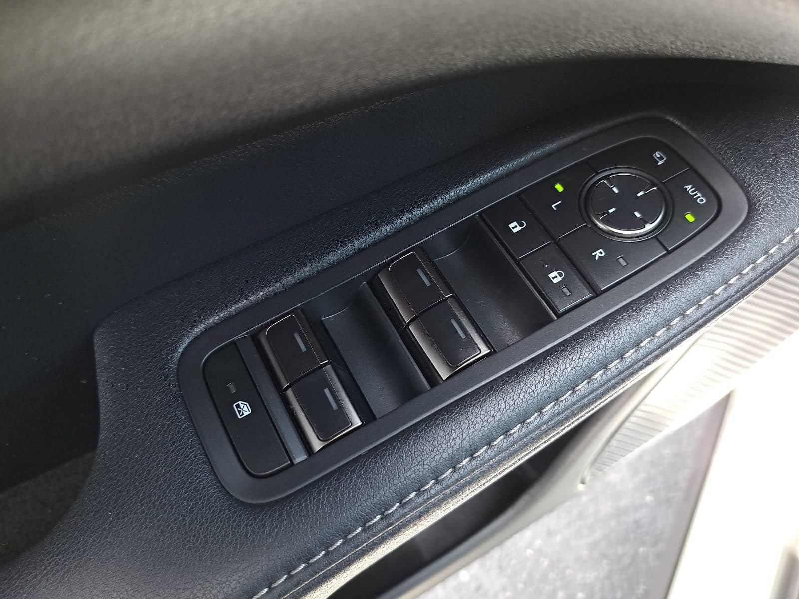 Used 2024 Lexus RX 450h AWD w/ Convenience Package image 29