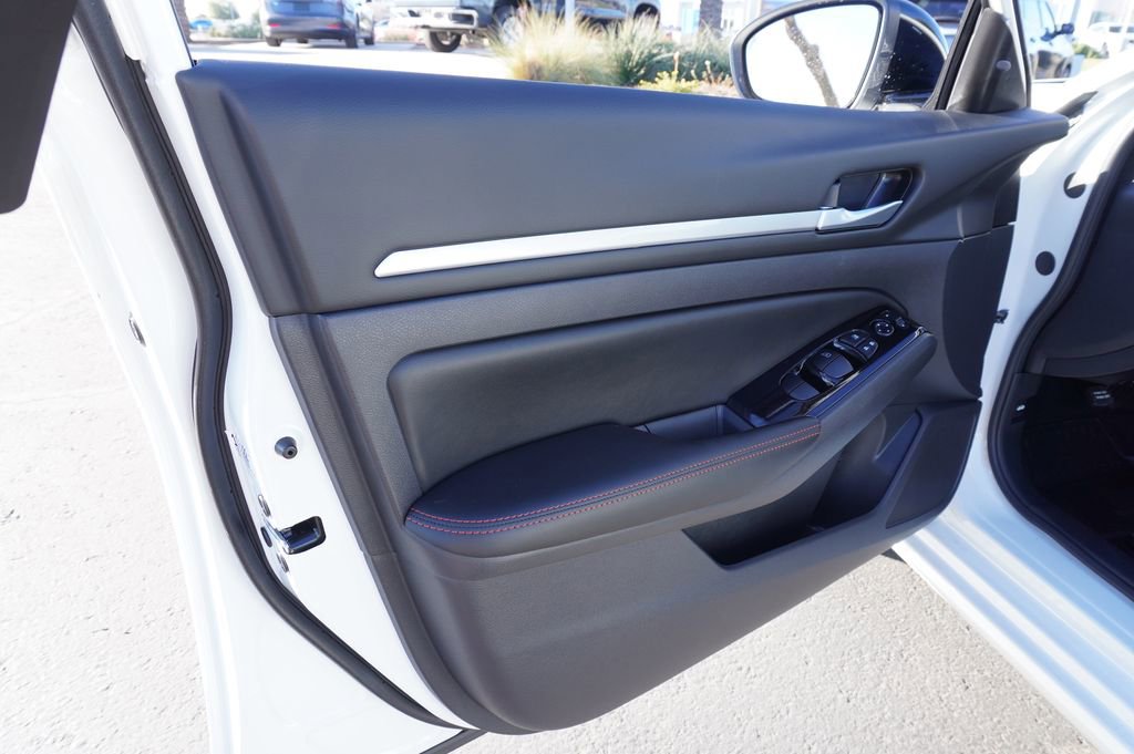 Certified 2025 Nissan Altima 2.5 SR image 14