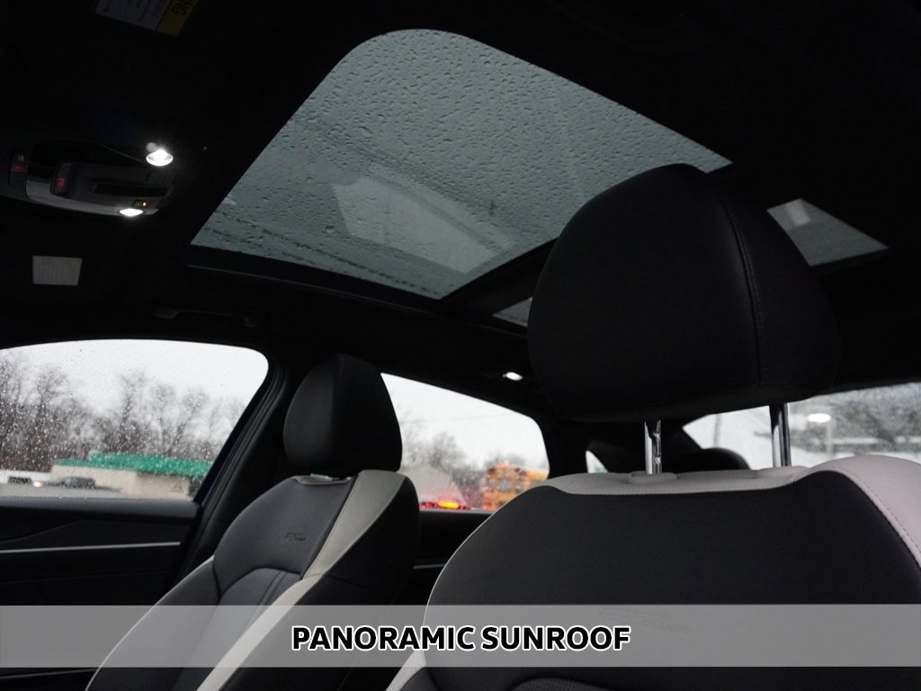 Used 2025 Kia K5 GT-Line w/ GT-Line Premium Package image 4