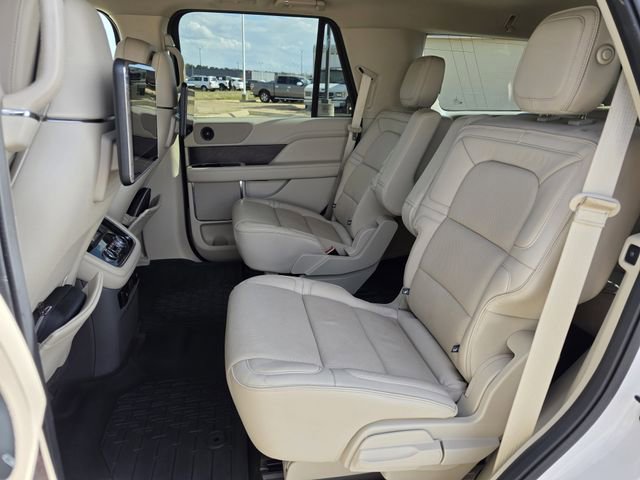 Used 2018 Lincoln Navigator Select w/ Technology Package image 17