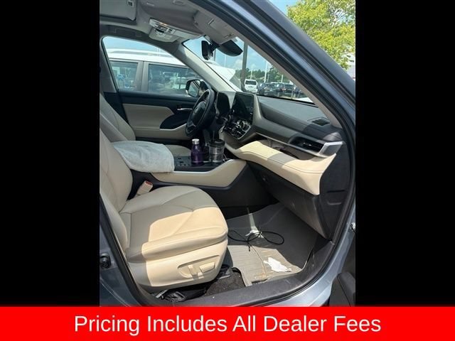 Used 2023 Toyota Highlander XLE FWD image 7