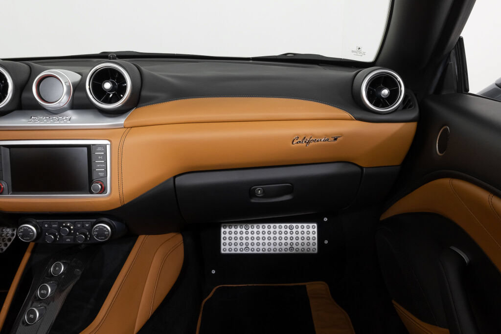 Used 2016 Ferrari California T RWD image 39