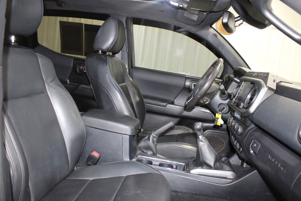 Used 2020 Toyota Tacoma TRD Off-Road w/ TRD Premium Off Road Package image 33