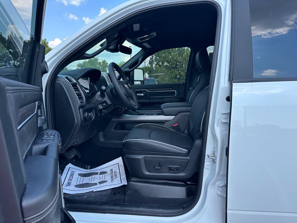 New 2026 RAM 3500 Laramie AWD/4WD image 10