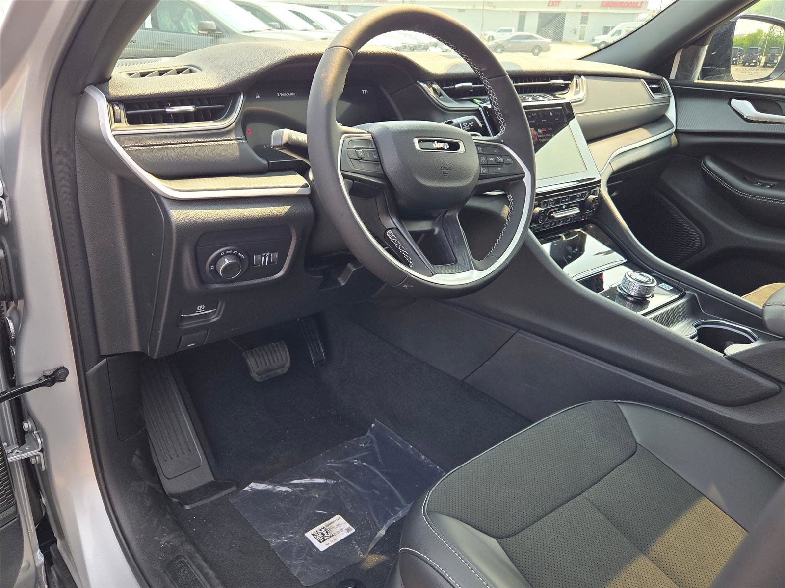 New 2025 Jeep Grand Cherokee Altitude image 25