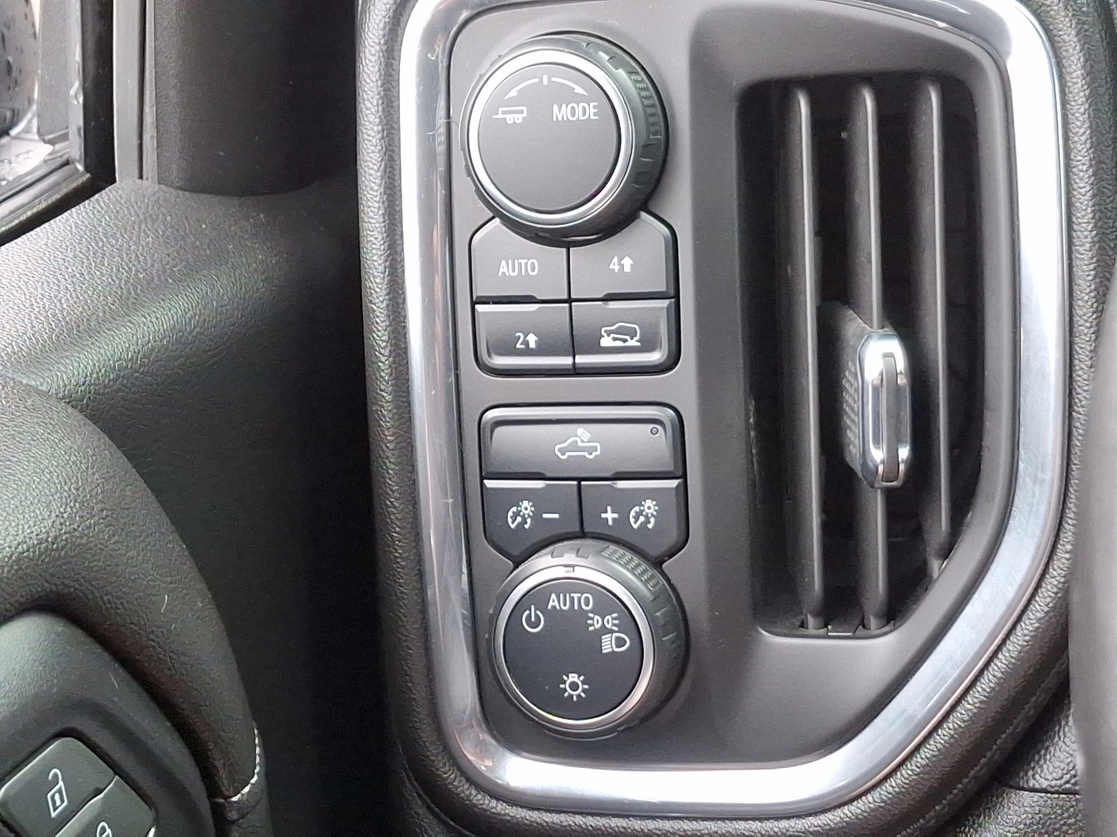 Used 2020 Chevrolet Silverado 1500 LT w/ Convenience Package image 23