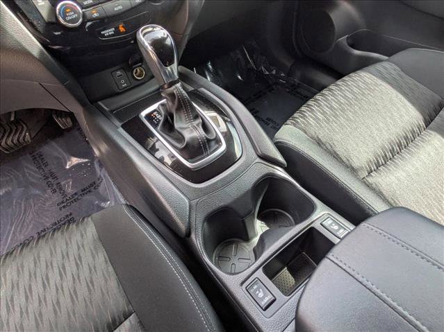 Used 2017 Nissan Rogue SV w/ SV Premium Package image 16