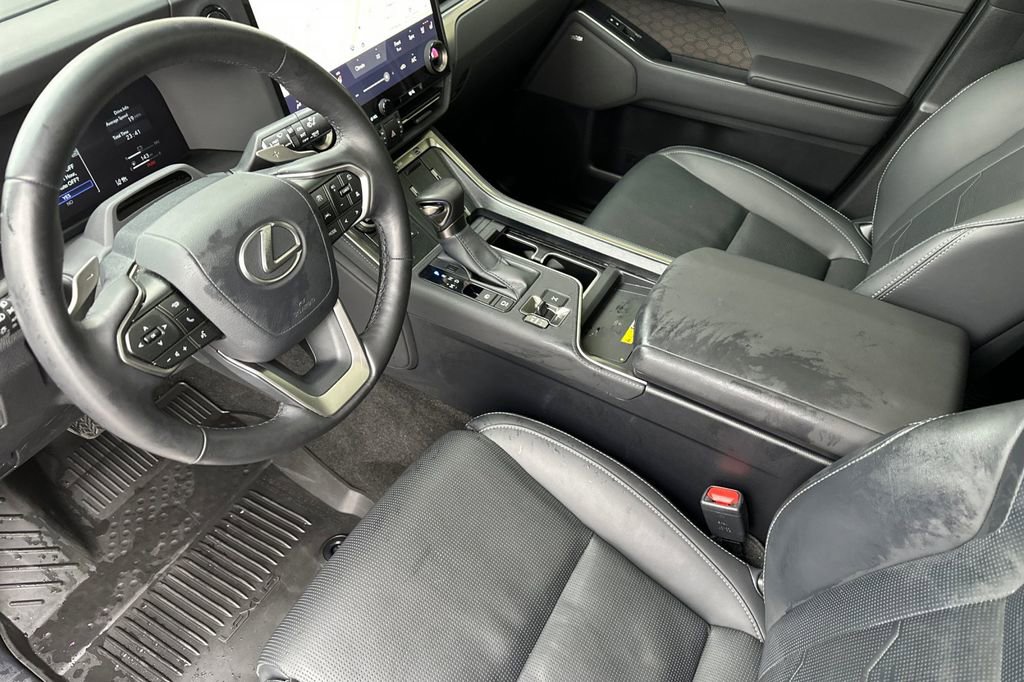 Used 2025 Lexus GX 550 w/ Cold Area Package image 10
