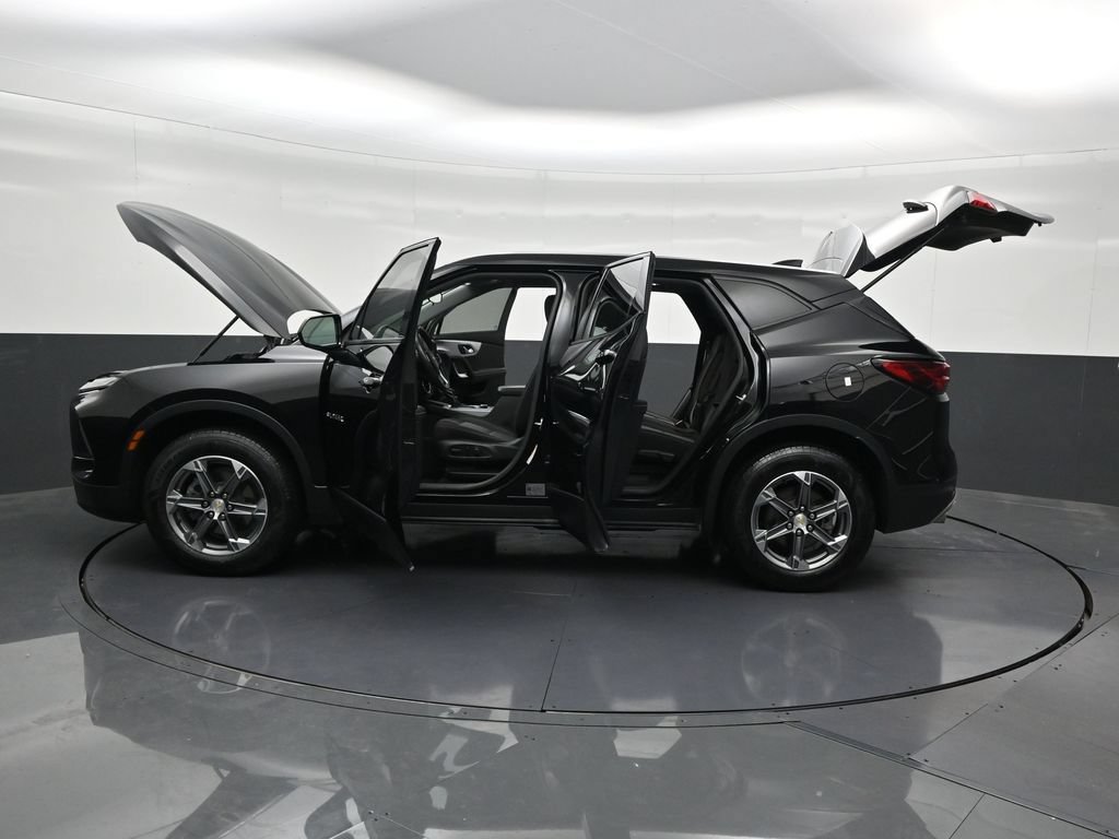 Used 2023 Chevrolet Blazer LT FWD image 38