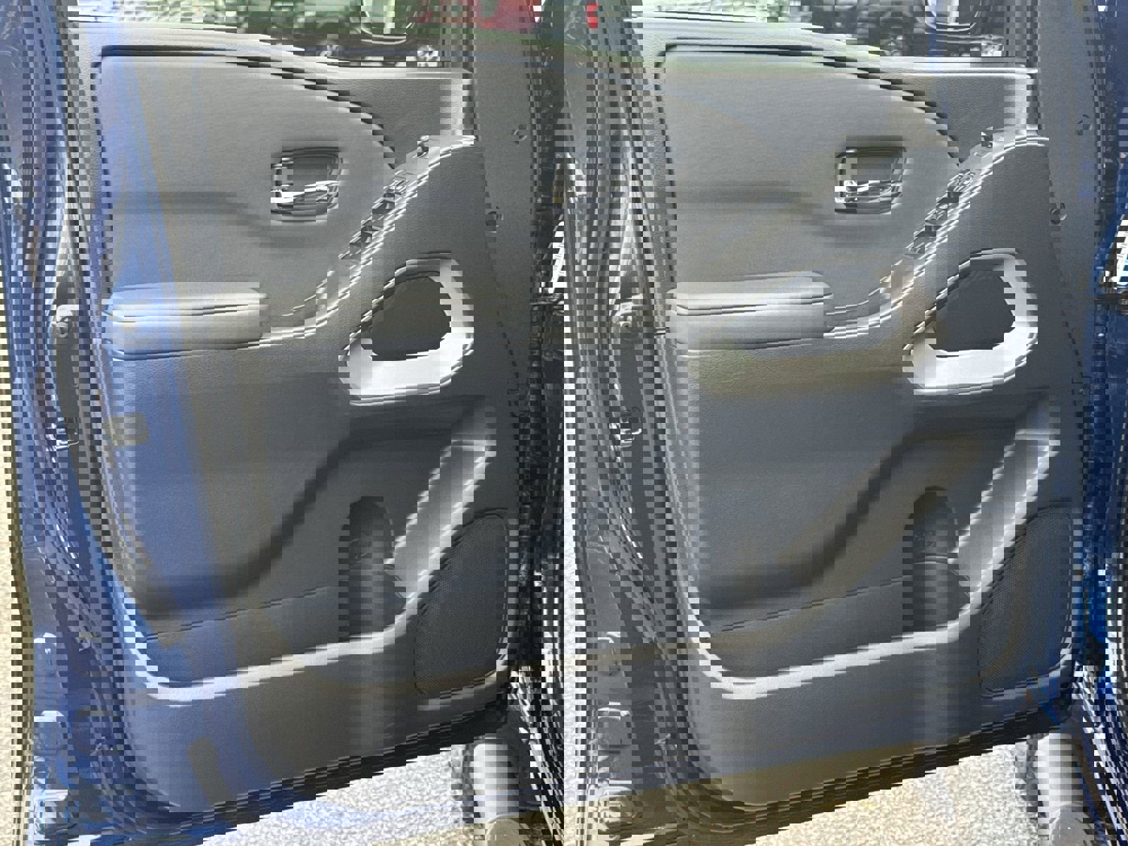 Used 2022 Nissan Frontier SV image 14