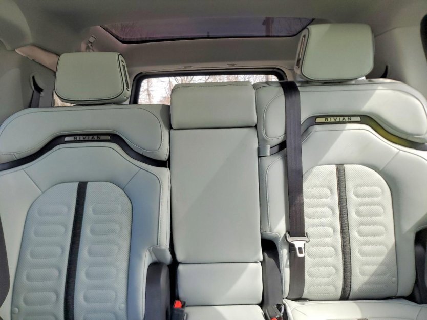 Used 2025 Rivian R1S Adventure image 7