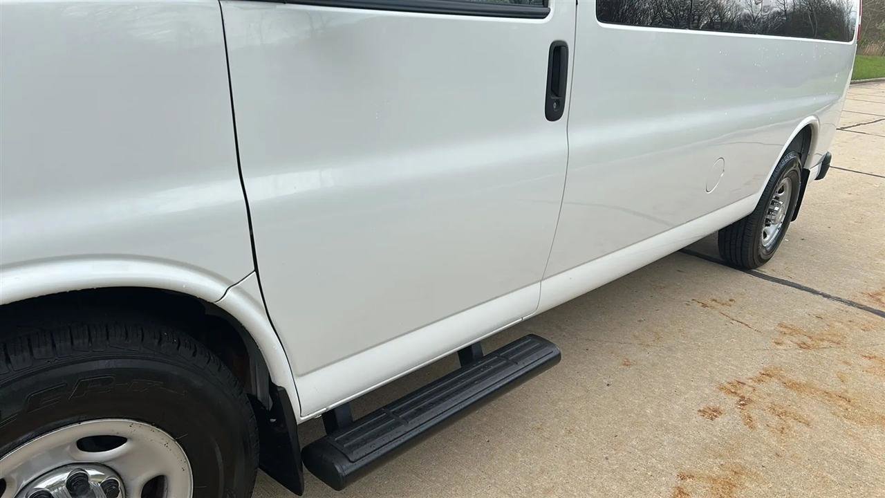 Used 2018 Chevrolet Express 3500 LT w/ LT Preferred Equipment Group RWD image 13