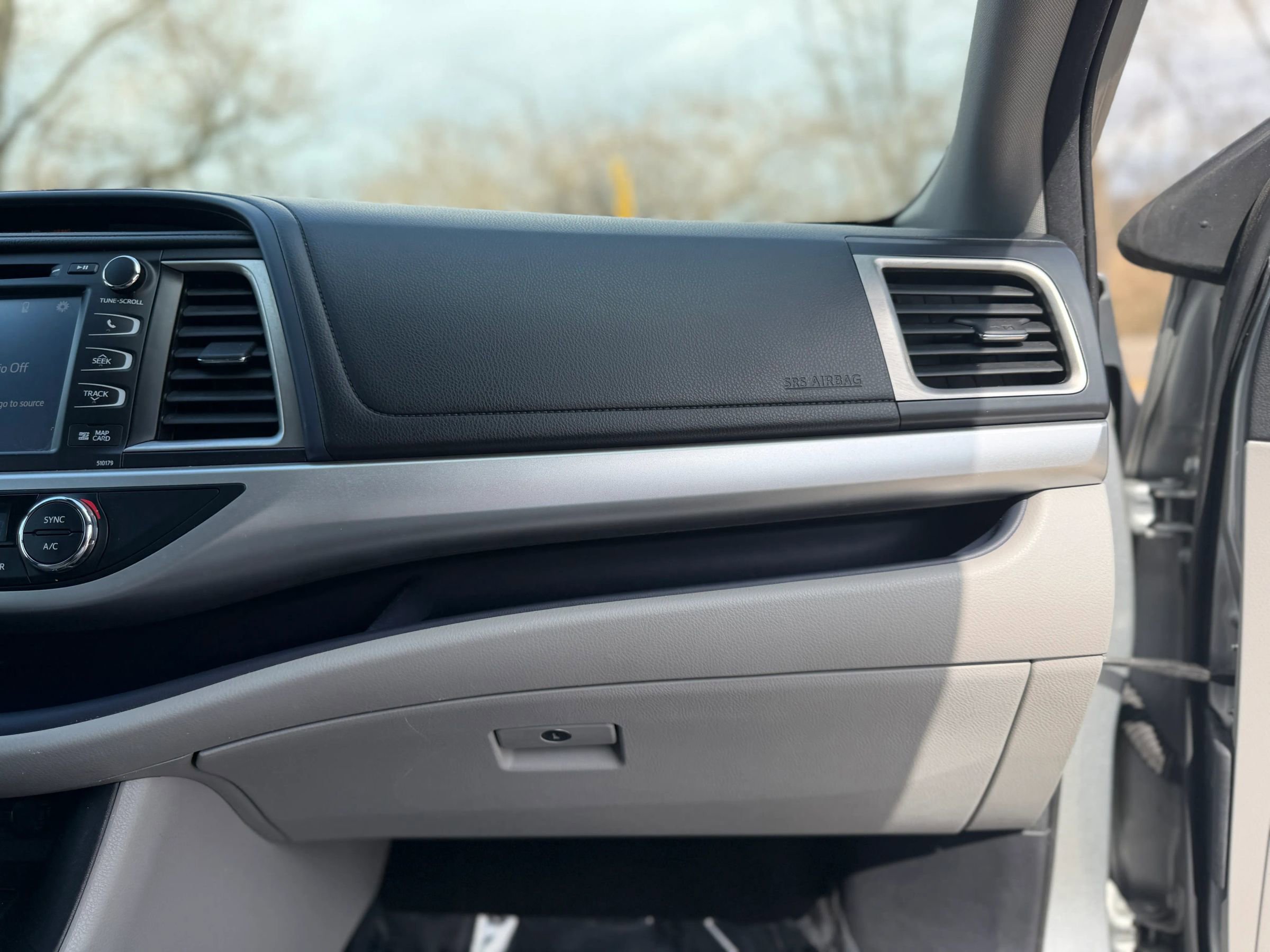 Used 2017 Toyota Highlander XLE image 22