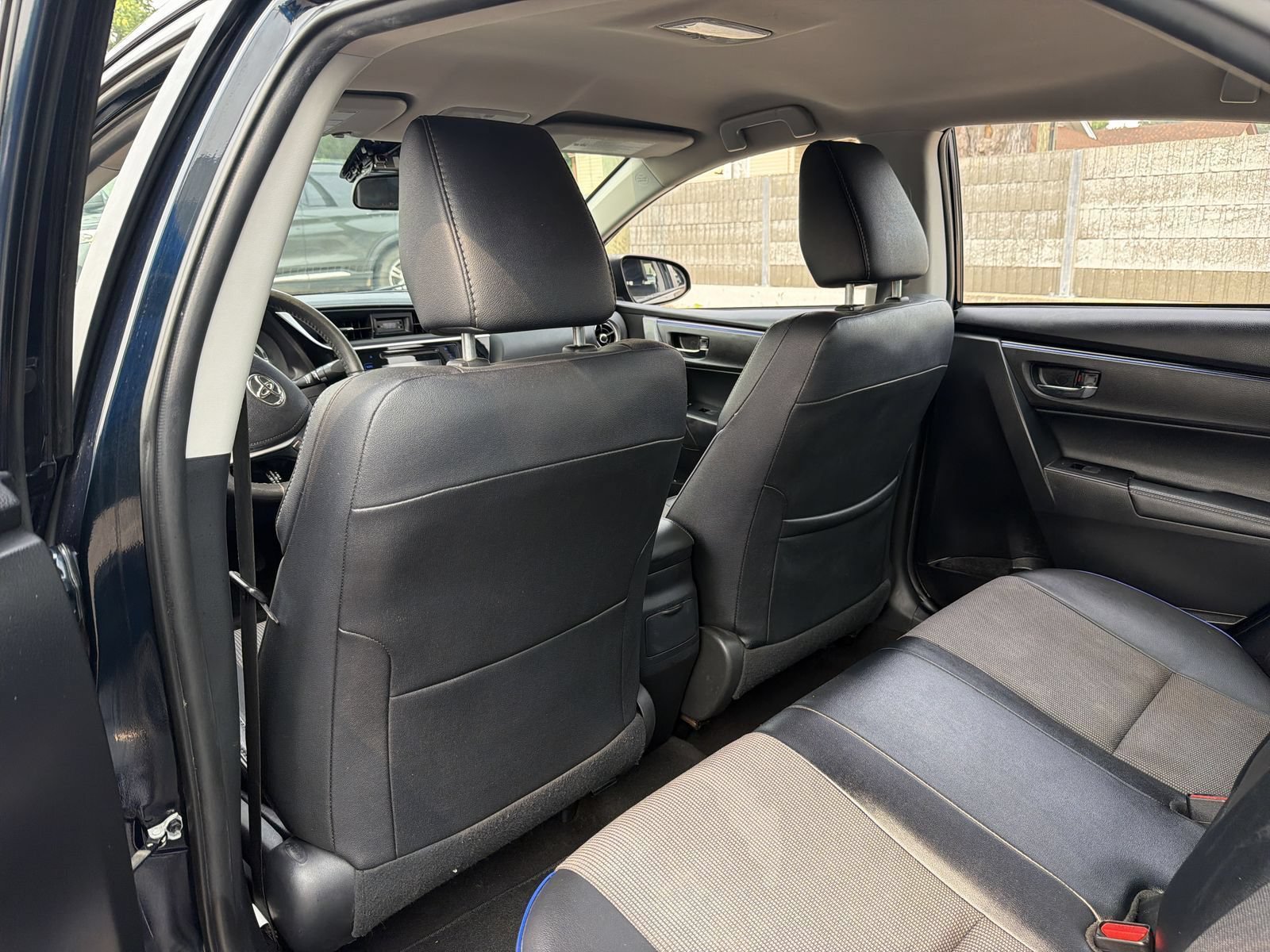 Used 2017 Toyota Corolla SE w/ Carpet Mat Package (TMS) FWD image 18