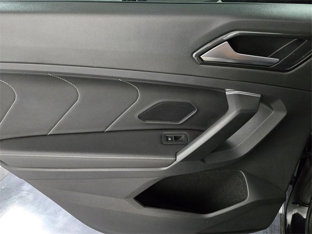 Used 2023 Volkswagen Tiguan SE R-Line image 19