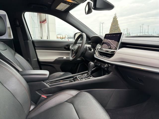 Used 2023 Jeep Compass Limited image 28