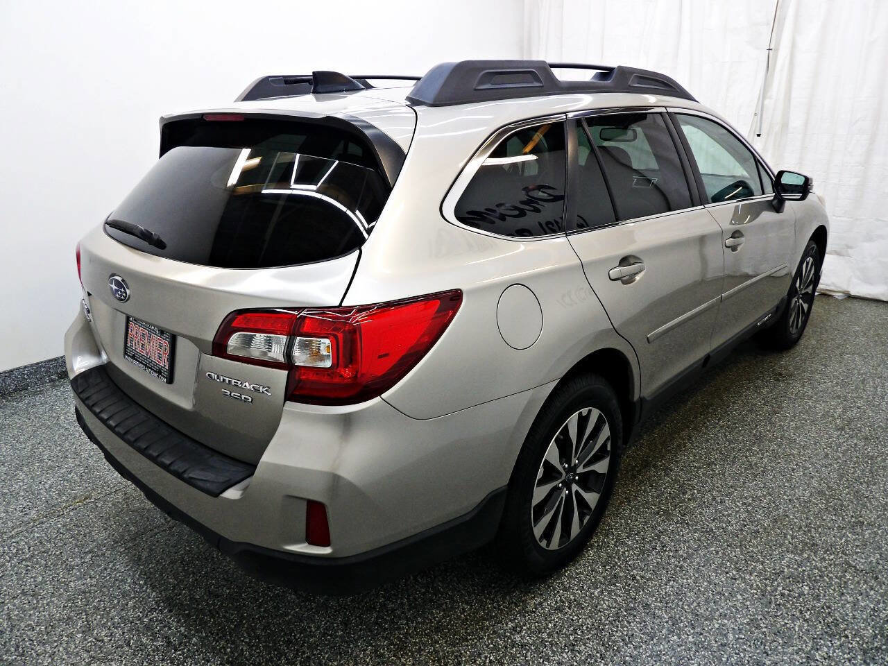 Used 2016 Subaru Outback 3.6R Limited AWD/4WD image 6