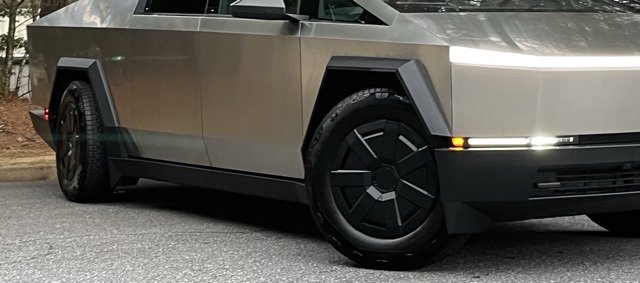 Used 2024 Tesla Cybertruck AWD Crew Cab image 11