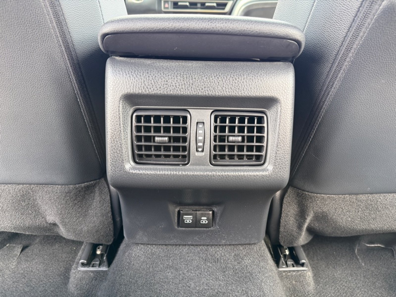 Used 2025 Toyota Camry SE FWD image 32