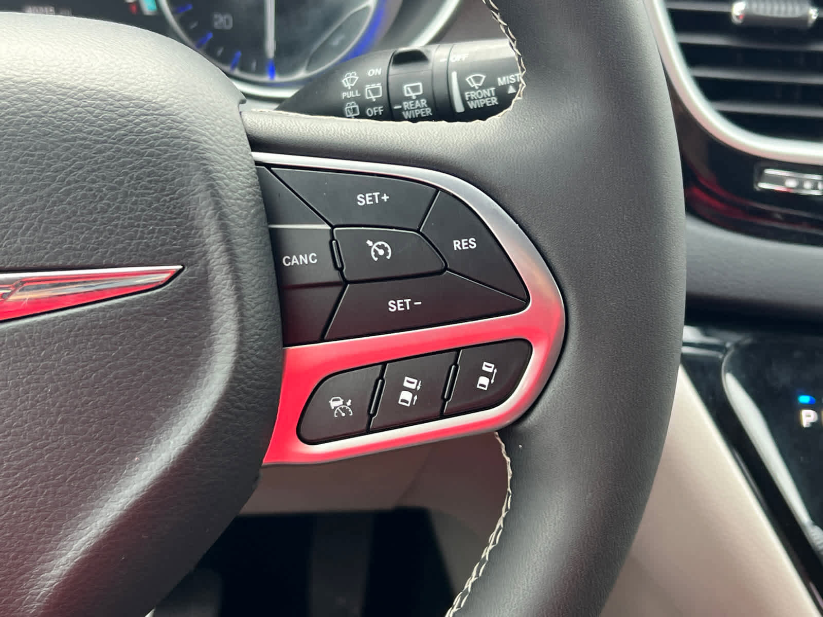 Used 2024 Chrysler Pacifica Touring-L FWD image 20