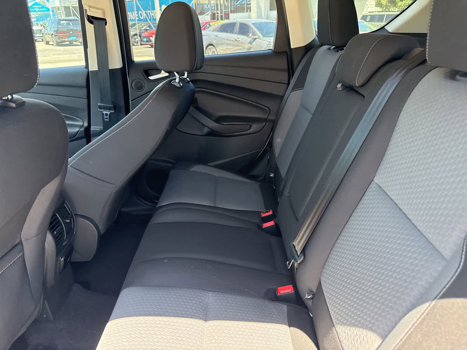 Used 2017 Ford Escape SE w/ Equipment Group 201A FWD image 18