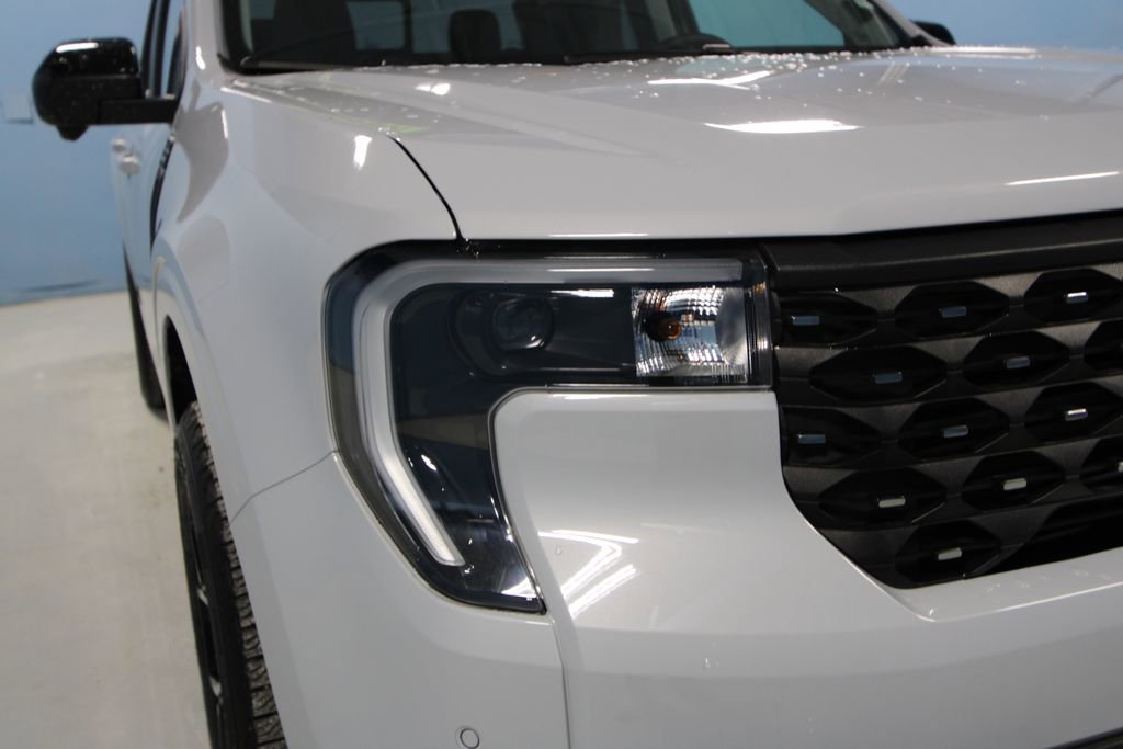 Used 2025 Ford Maverick Lariat AWD/4WD image 34