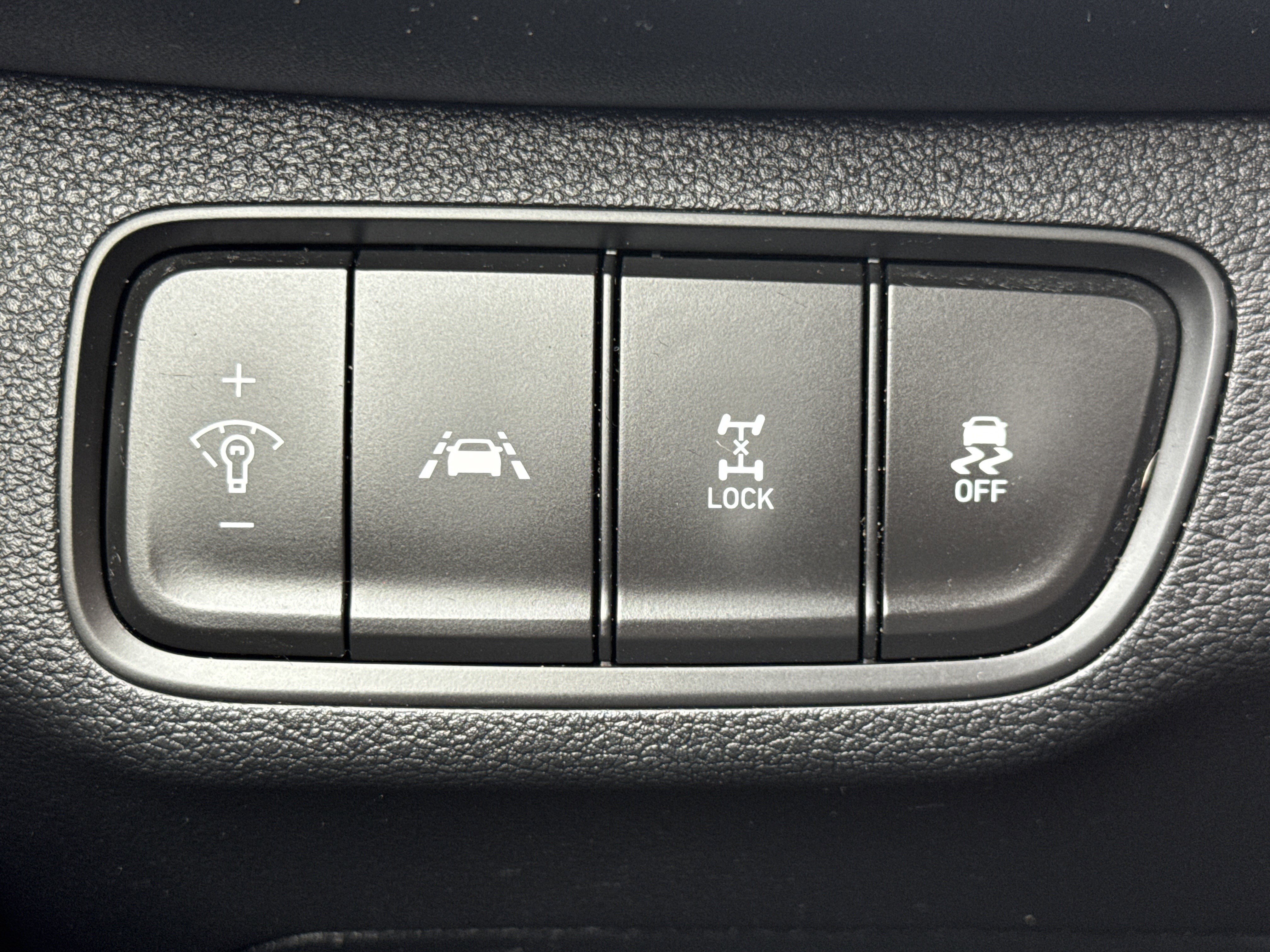 Used 2020 Hyundai Santa Fe SE image 19