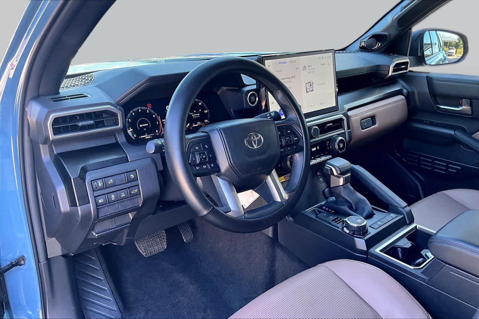 Used 2025 Toyota 4Runner Limited AWD/4WD image 17