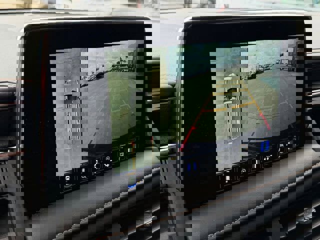 Used 2024 GMC Yukon AT4 w/ AT4 Premium Plus Package image 16