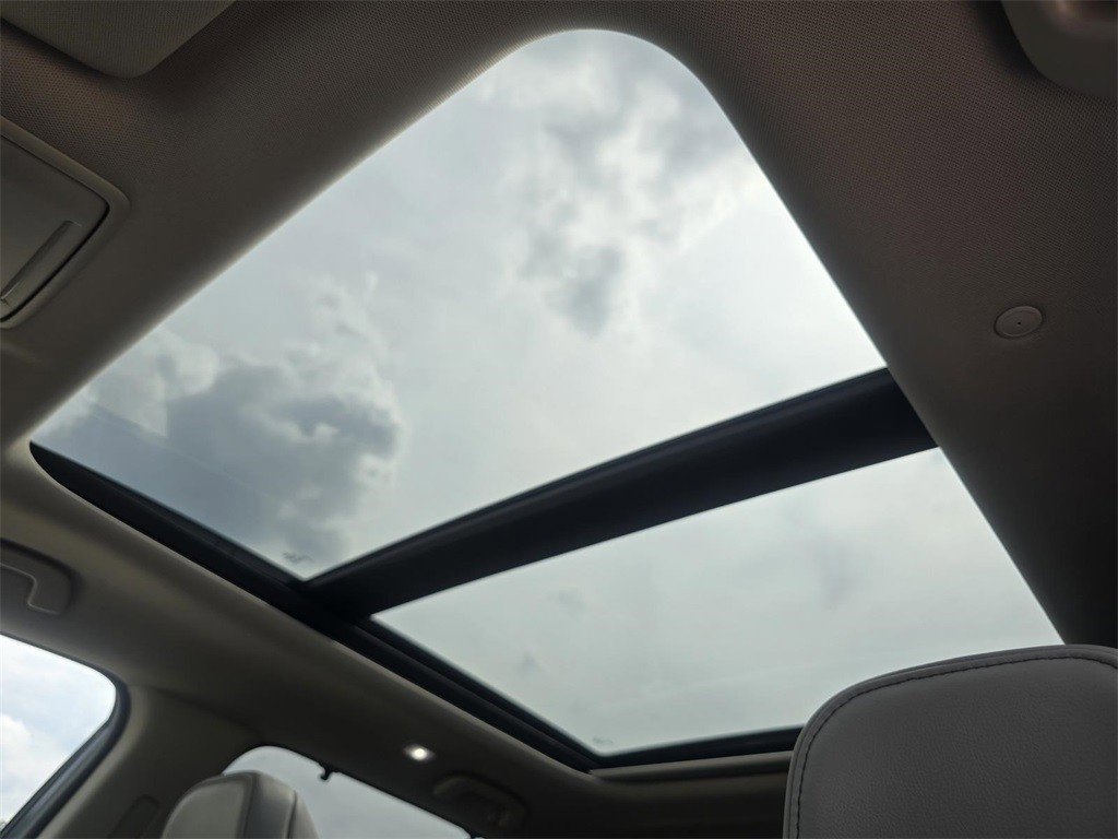 New 2025 Honda Pilot Touring image 3