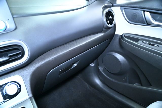 Used 2023 Hyundai Kona SE w/ Cargo Package image 33