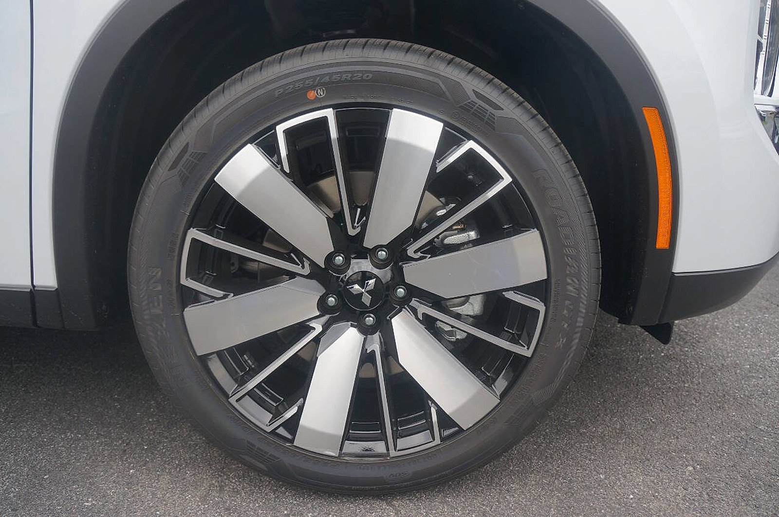 New 2025 Mitsubishi Outlander SE image 10