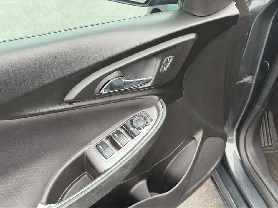 Used 2018 Chevrolet Malibu LT FWD image 10