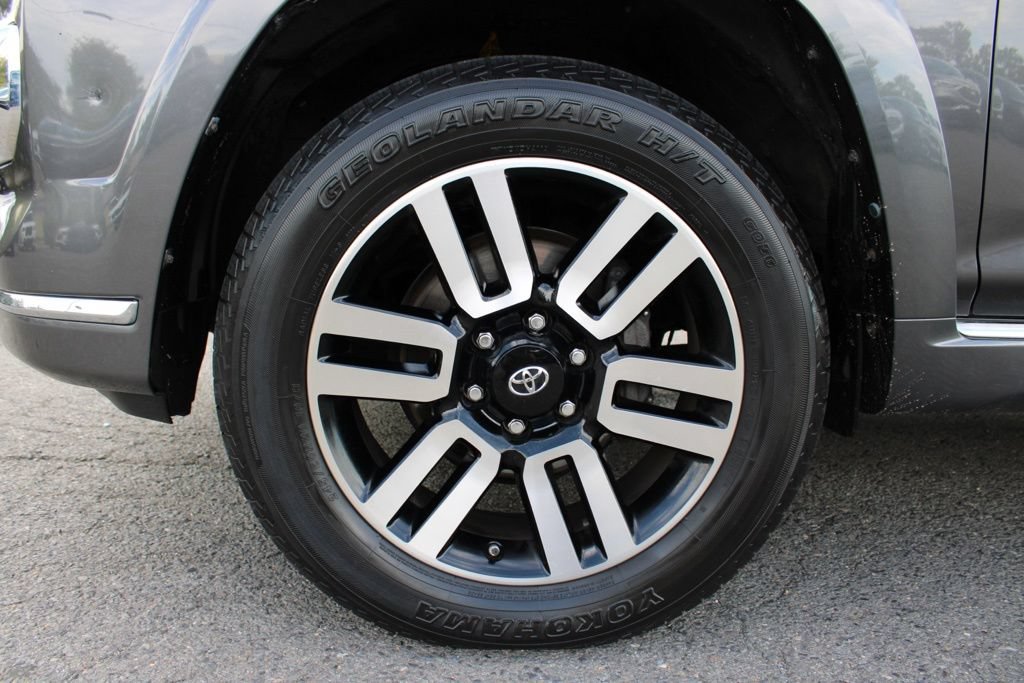 Used 2018 Toyota 4Runner Limited AWD/4WD image 31