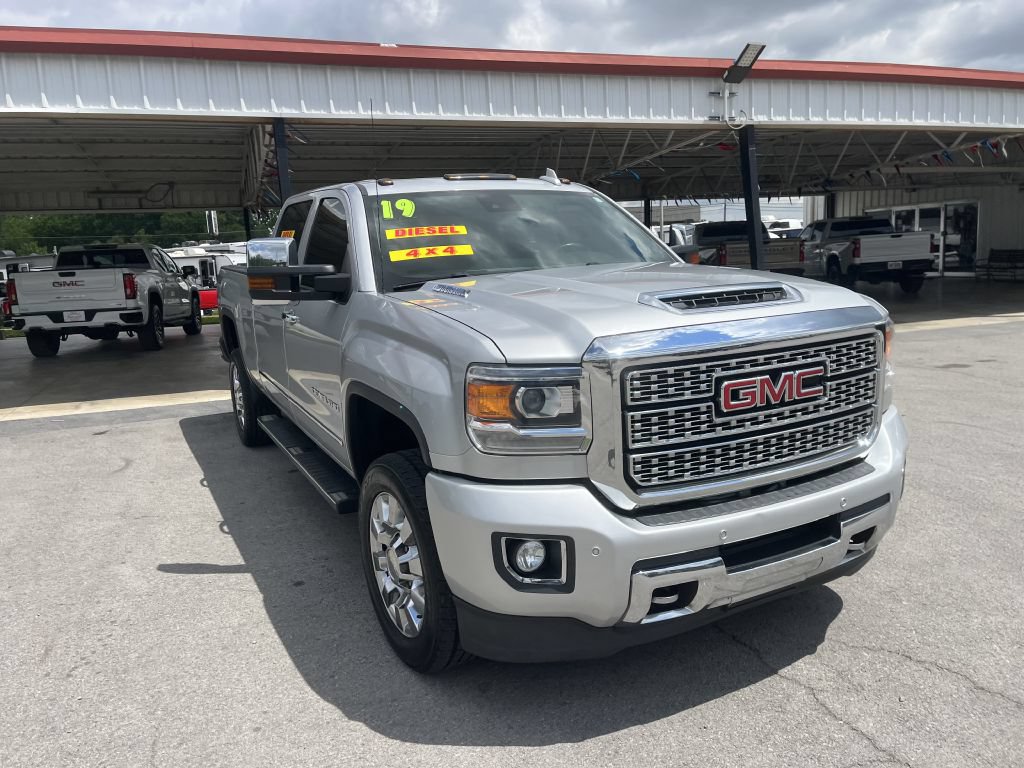 Used 2019 GMC Sierra 2500 Denali w/ Duramax Plus Package AWD/4WD image 3
