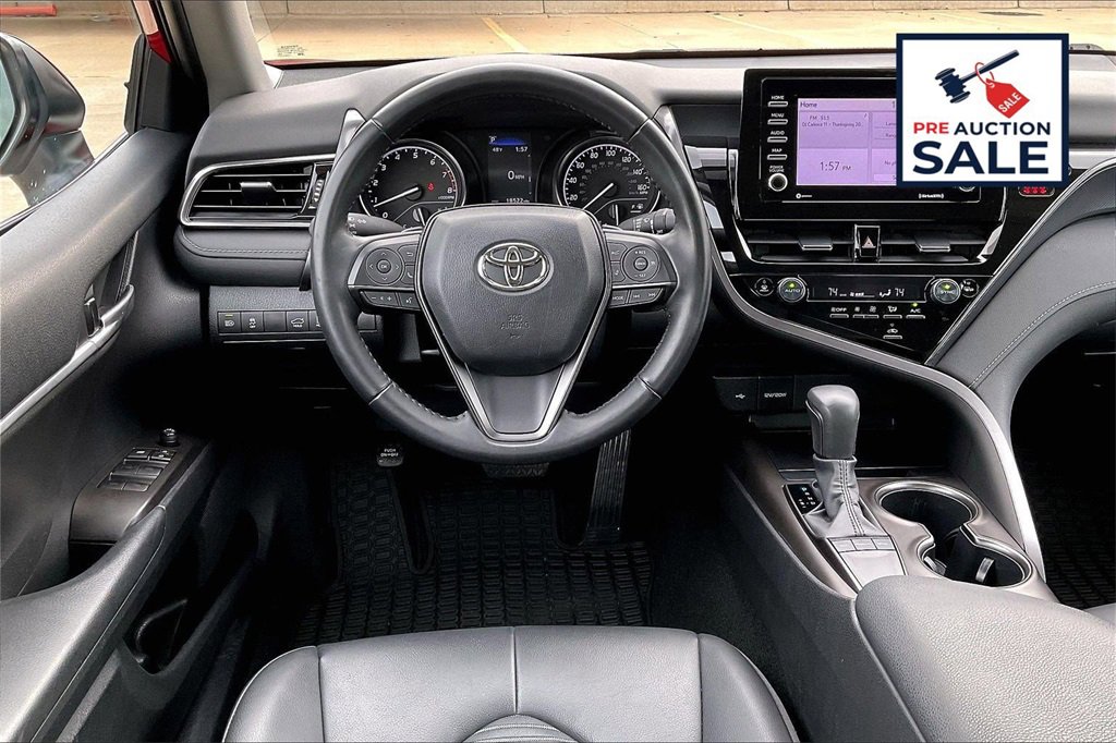 Used 2023 Toyota Camry SE image 5