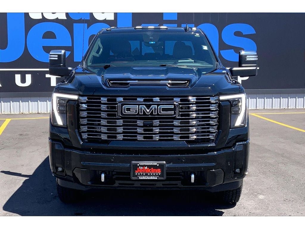 Used 2025 GMC Sierra 3500 Denali Ultimate AWD/4WD image 3