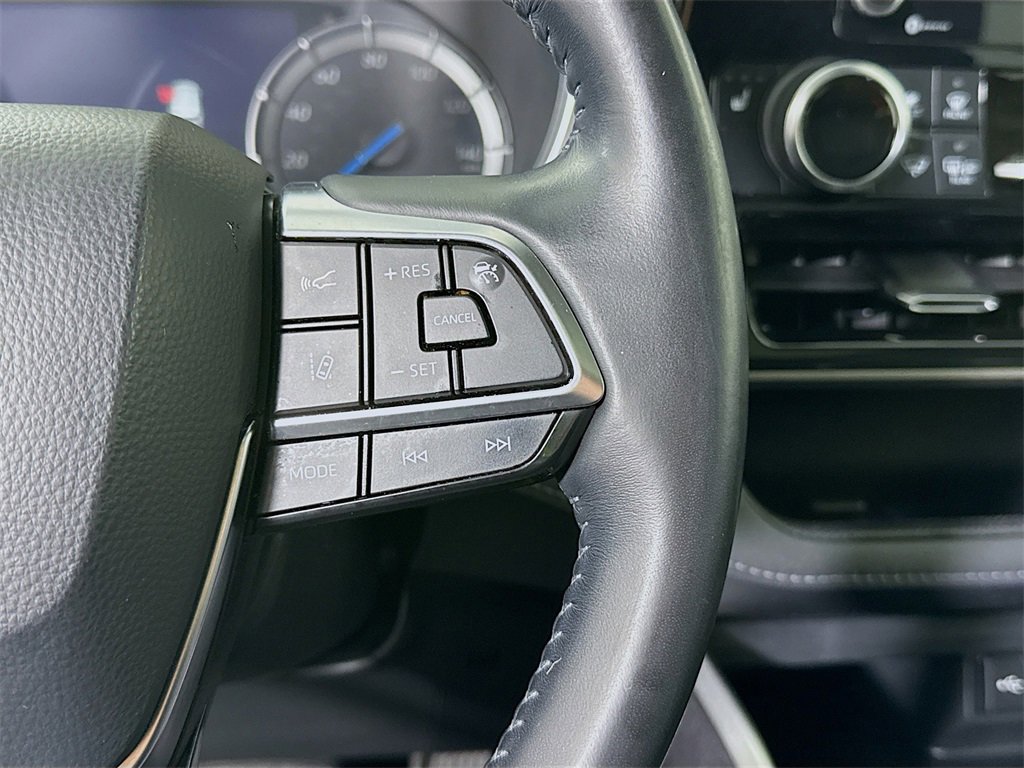 Certified 2020 Toyota Highlander XLE image 24