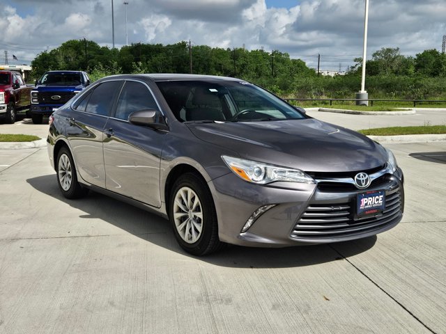 Used 2015 Toyota Camry LE FWD image 3