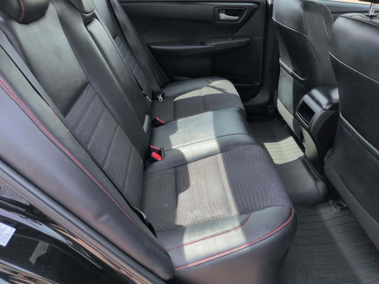 Used 2015 Toyota Camry SE w/ Moonroof Package FWD image 20