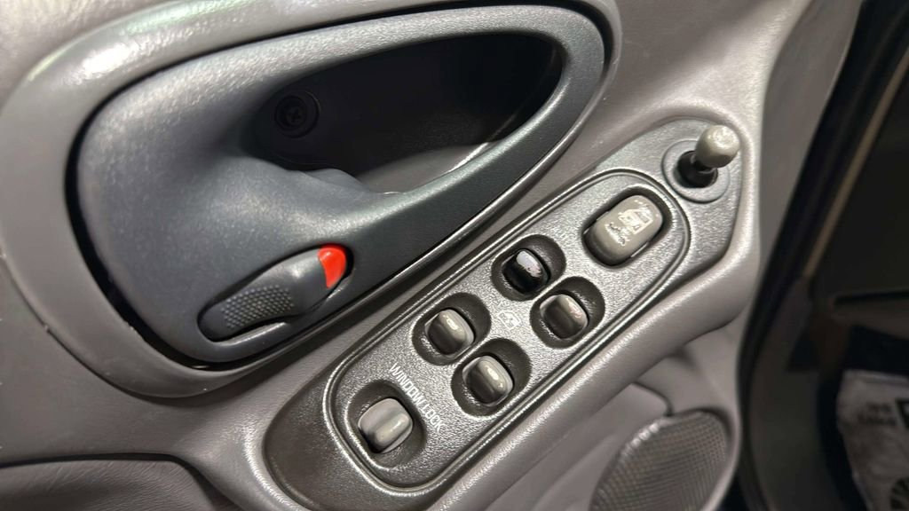 Used 2004 Pontiac Grand Am GT FWD image 20