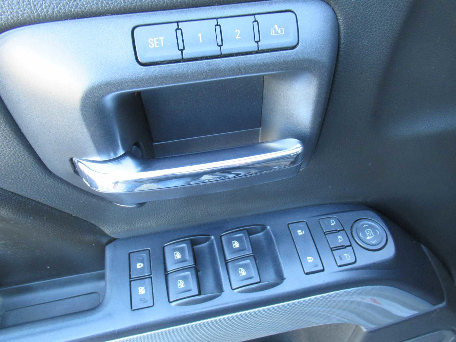 Used 2016 Chevrolet Silverado 1500 LTZ Z71 w/ LTZ Plus Package image 19