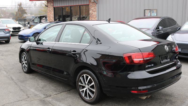 Used 2017 Volkswagen Jetta SE image 4