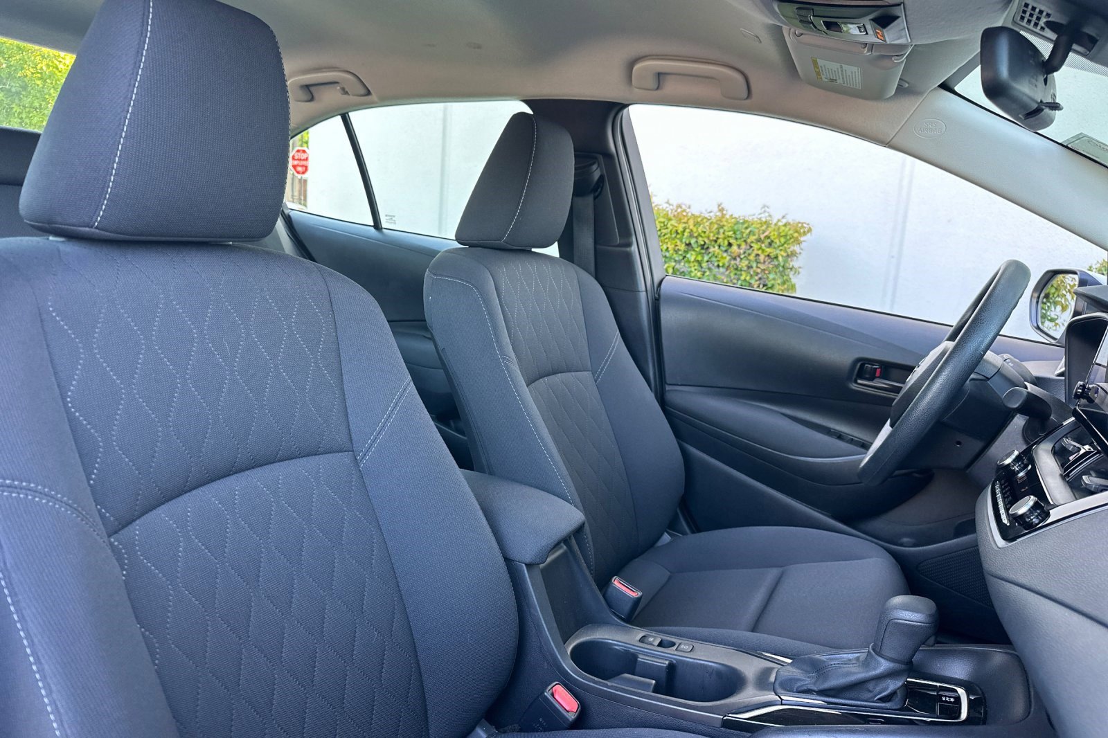 Used 2025 Toyota Corolla LE FWD image 30