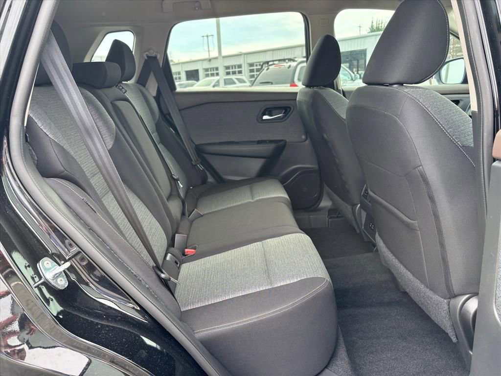 Used 2023 Nissan Rogue SV image 12